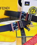 皮带：Fendi.芬迪..顶级原单复刻. 腰带：百分百头层牛皮，保证真皮。双层Ff水晶镶嵌彩色钻石24K纯钢扣材质，永不掉色进口小牛皮正反双面使用商场专柜同等质