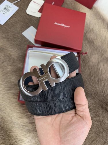 特 Ferragamo.菲拉格慕 全套包装 宽度3.5Cm 高级定制款男士皮带 双面进口牛皮 可双面使用 自行选择搭配 真材实料 很有质感 时尚经典不失风范 搭