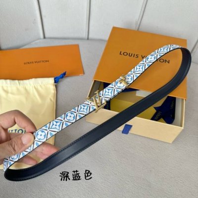 寬：20Mm 驢家新品 特別限定女士腰帶 皮帶採用雙面設計 帶身帆布面襯托荔枝紋牛皮 全新搭扣以金色金屬打造 末端則以金色花卉圖案完美點綴. 多色選