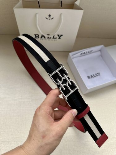 特 Bally 巴利 专柜同款 3.4宽 这款选用反面进口牛皮精制而成 枣经底 正面金属搭扣，简约百搭 可调式长度可轻松匹配完美尺寸