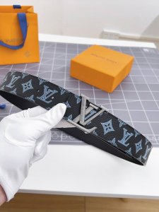 寬：40Mm 驢家新品 今季男士新品腰带 Togo荔枝纹料衬托小牛皮底 丝印花卉 色彩缤纷 搭配经典字母砂面搭扣 多色选 双面用