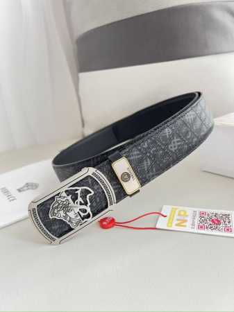 品名：Versace.范思哲原单腰带 皮带 型号：挂扣，经典人头纯钢材质扣头，头层牛皮，图片实物拍摄 材料：百分百头层牛皮，保证真皮。24K纯钢扣双面可用专柜同 - 点击图像关闭