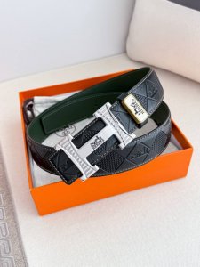 品名： 爱玛仕.Hermes腰带 皮带 原单 型号：挂扣，经典纯钢材质扣头，双面头层牛皮，图片实物拍摄 材料：双面头层牛皮，挂扣系列，纯钢材质扣头，镀钯电镀工艺