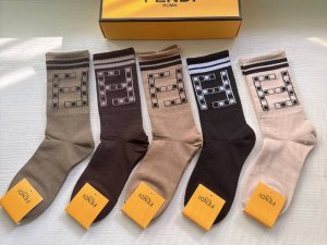 特 Fendi 芬迪Ff新品长筒袜子 一盒五双 超级经典的双F标志，纯棉材质制造，透气舒适，超级Nice超火爆小单品，大牌出街，潮人必备超好搭