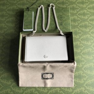 顶配版 配绿盒 G家新款小双G金属链单肩包完美搭配 内部空间充裕+化妆镜面！专柜品质！顶级意大利进口牛皮 ！黑色金属配件 做工精细 ！款号：497985！尺寸: