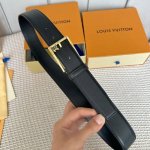 特 寬度：35Mm 驢家最新品 男士經典頂級休閒腰帶 寬度35毫米 品牌專用平紋Togo紋小牛皮搭配小牛皮底 全新開模精品針扣設計 多色選