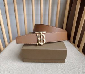 Burberry 巴宝莉 Tb专属标识图案 意大利制皮革腰带 采用百搭双色设计一带双用 宽:4.0Cm Burberry的最佳选择款