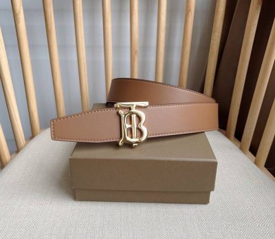 Burberry 巴宝莉 Tb专属标识图案 意大利制皮革腰带 采用百搭双色设计一带双用 宽:4.0Cm Burberry的最佳选择款
