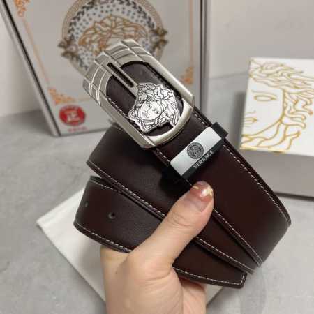 品名：Versace.范思哲 材质：原单牛皮腰带 百分百头层牛皮腰带保证真皮，24K纯钢扣，专柜原单品质、做工精细，时尚大牌，送人自用首选 包装： 请认准如图专 - 点击图像关闭