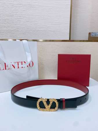 Vlogo Signature搭扣，饰以施华洛世奇仿珍珠 -施华洛钻 花纹搭扣 -进口小牛皮材质 进平纹带身 -宽度：3厘米 - 点击图像关闭