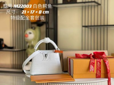 特级配全套包装 芯片版本 特级精品原厂皮M22003 N93429白色亮面鳄鱼纹金扣 本款 Capucines 迷你手袋由鳄鱼纹皮革打造而成，质感华贵。 以优质
