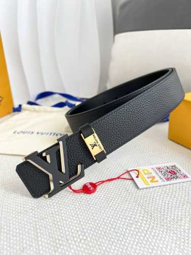 品名： Lv..路易..威登腰带皮带原单 型号：挂扣，经典纯钢材质面字母挂扣，头层牛皮，图片实物拍摄 材料：头层牛皮，挂扣系列，纯钢材质扣头，钯镀电镀工艺永不掉