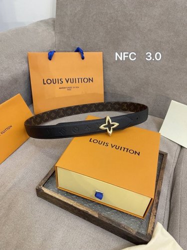Lv 路易威登 3.0Cm双面腰带 专柜品质双面进口小牛皮,可双面使用.纯铜五金扣。配件深受品牌辉煌的经典设计所影响，得以重新诠释 支持专柜芯片防伪感应验证