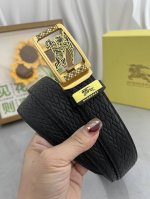 品名：巴宝莉 自动带 材质：原单牛皮腰带 百分百头层牛皮腰带保证真皮，24K纯钢扣，专柜原单品质、做工精细，时尚大牌，送人自用首选 包装： 请认准如图专柜包装赠