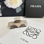 特 配专柜包装 Prada 普拉达 最新爆款来啦 中古Vintage复古抓夹 优雅的Girl值得入手 非常好搭配 气质有品位