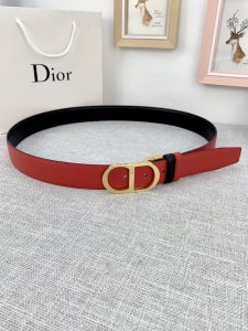 宽度3.5Cm Dior粒面触感牛皮革“Cd”皮带，搭配cd镂空扣，平纹粒面小牛皮底触感牛皮