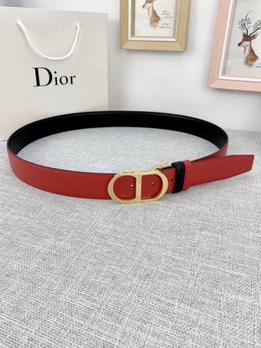 宽度3.5Cm Dior粒面触感牛皮革“Cd”皮带，搭配cd镂空扣，平纹粒面小牛皮底触感牛皮