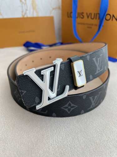 品名： Lv..路易..威登腰带皮带原单 型号：挂扣，原版经典纯钢材质双色挂扣，图片实物拍摄 材料：头层牛皮，挂扣系列，纯钢材质扣头，钯镀电镀工艺永不掉色。原版