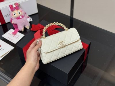 配全套包装 Size：18Cm 香奈儿23P Kelly 最美的23P，太好看了想要马上滴滴Sa的冲动 新包真的超香哦！ 牛皮品质
