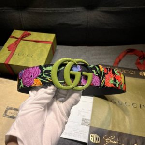 古奇 宽4.0 专柜新款 正版开模 此款腰带采用进口牛皮 对版专柜，这款双G彩色扣 腰带上点缀由Ken Scott创作的鲜艳花卉印花图案，设计新颖别致。全新设计