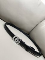 古奇女款 2.0宽度 品牌创作总监Sabato De Sarno匠心打造全新Gg Milano系列，向米兰这座富有活力的都市致敬。Gg Milano系列焕新演绎