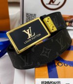 皮带：Lv.路易威登顶级复刻- 腰带：原单品质百分百进口头层牛皮，保证真皮。雕花镂空工艺.真空电镀.永不掉色.24K纯钢扣头层老花，黑格，棕格，黑花，格仔系列，