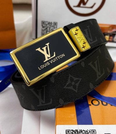 皮带：Lv.路易威登顶级复刻- 腰带：原单品质百分百进口头层牛皮，保证真皮。雕花镂空工艺.真空电镀.永不掉色.24K纯钢扣头层老花，黑格，棕格，黑花，格仔系列，
