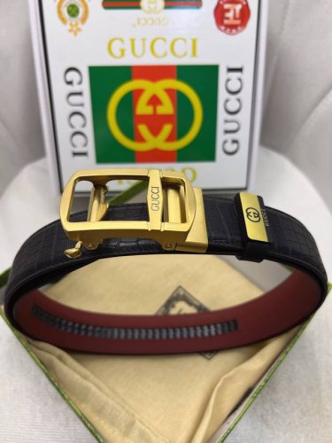 古驰 原单 原单头层牛皮包小鳄鱼纹面，内衬头层牛皮压横条纹底．搭配原单自动扣．此款腰带双面采用意大利原定厂制进口牛皮带身 ，对专版柜足宽3.5宽 DDD