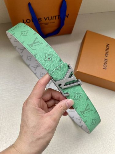 特 4.0宽 Louis Vuittonlv路易威登绿色徽标印花双面腰带双面腰带令 一展艺术气息。Lv Pyramide 抛光金属搭扣再添品牌底蕴