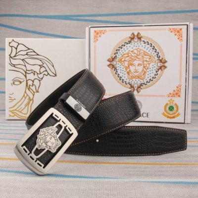 品名：Versace.范思哲 材质：原单牛皮腰带 百分百头层牛皮腰带保证真皮，24K纯钢扣，专柜原单品质、做工精细，时尚大牌，送人自用首选 包装： 请认准如图专