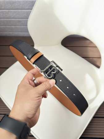 巴宝利 带宽34Mm 正品尺寸 专柜精品扣，真空电镀，工艺精细 天然头层牛皮.质感十足，手感柔软。时尚个性，经典百搭！可自行选择搭配 - 点击图像关闭