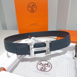 HermèS 爱马仕 采用双面头层牛皮，Togo面细纳帕底精品纯钢花纹扣头打造 ，双面可用，柔软细腻，时尚休闲易搭配，商务百搭大方，不失精致高雅，简约大气！ 宽
