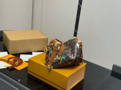 配折叠盒 Size：23*16Cm 超时空爆款 Lv 王炸新款包 谷爱凌 走秀小软箱S来了终于 超级洋气 Upupup 搜索Lv 软箱子 盒子