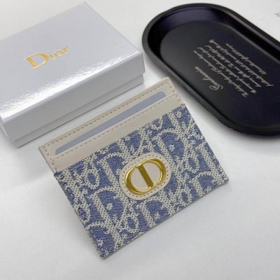 Dior D46颜色 乳白色尺寸 10*7.5 Dior 专柜同步最新款出货！采用里外头层小牛皮 ，做工精致，超多卡位，超薄款设计，携带方便！