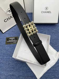 品牌 香奈儿女带 特 描述 双面原版皮可调节式皮带，小牛皮材质，配有钯金色和银色钢金属扣 牛皮材质 不锈钢 香奈儿扣 3.0厘米 意大利制造 腰带为意大利尺寸，