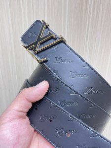 特 4.0当季新款 一面进口小牛皮 一面进口帆布印花 可双面用 搭配精品扣头 实物实拍