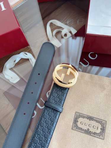 特 。Gucci 经典牛皮小压花 宽度4.0Cm 专柜新版Logo横标，原版进口南非皮底，精品双G铜扣 高端品质，不惧对比。