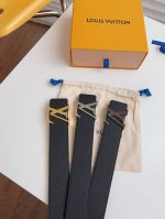 爆款 Lv宽度：4.0Cm新款带身头层牛皮搭配新款精致钢扣，时尚百搭，追求高端 原版的品质，双面可用 一面黑色一面土黄色 品味的体现，休闲高大上！ Iphone