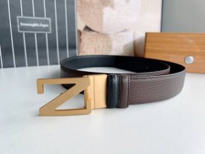 杰尼亚Zegna为您甄选经典设计师款男士皮革腰带，精品配饰打造极简风，缀以时尚的徽标皮带扣，可以为您整体的造型画龙点睛。3.5Cm 顶级 原单带150