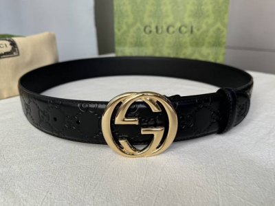 原单品质 Gucci 古驰男款互锁G金属扣腰带，采用热压技术的Gucci Signature真皮精制而成，触感厚实，印花图案清晰分明。4厘米 65637200