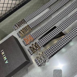 爱美丽Amiri最新网红爆款双面牛皮皮带配原装盒专柜同步3.8宽新款上市了，原版牛皮，搭配钢扣，优雅，大方用的方便。谢谢你转载。