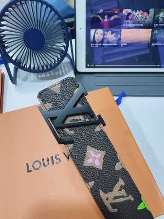 特 Louis Vuitton[正]经典原单品质，经典印花面配原版平纹皮，搭配原单精品扣，精工制作，细节看图，实物拍摄，高端奢华，宽度4.0Cm - 点击图像关闭