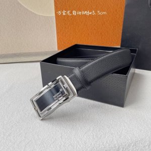 特 品牌： 万宝龙 Montblanc家持续其一贯的高雅、绅士、精致的风格，进口小牛皮，手感细腻柔软。纯钢自动精品扣，男士必备！宽度：3.5Cm