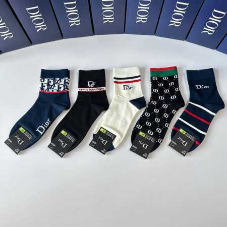 特 配包装 Dior 迪奥 新款经典中长筒袜堆堆袜袜子！一盒五双， 专柜同步筒袜袜子，大牌出街，潮人必备超好搭。 - 点击图像关闭