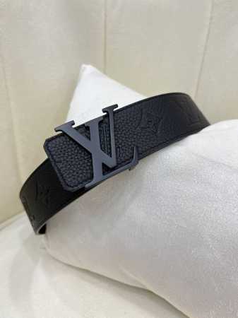 Lv 4.0Cm进口牛皮面料 专柜对版 展现时下流行的工艺-动感设计精神。 - 点击图像关闭