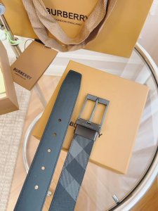 特 Burberry 博柏利原厂进口皮料，格纹 牛皮 品质毋庸置疑 没有更好 只有最好 宽度3.5㎝ 内置Nfc正品芯片感应验证