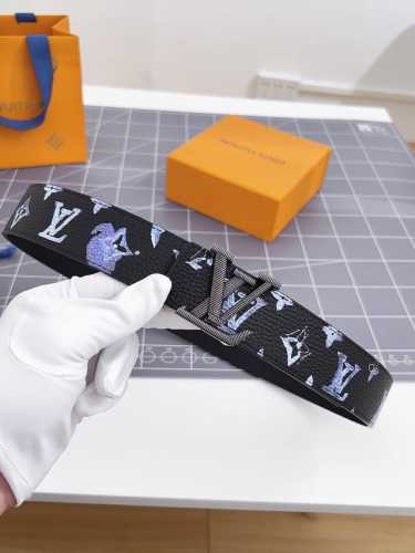 寬：40Mm 驢家新品 今季男士新品腰带 Togo荔枝纹料衬托小牛皮底 丝印花卉 色彩缤纷 搭配经典字母砂面搭扣 多色选 双面用