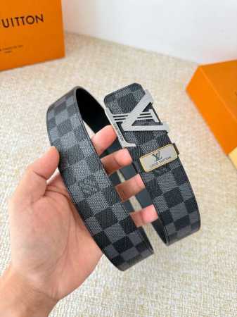 品名： Lv..路易..威登腰带皮带原单 型号：挂扣，经典纯钢材质挂扣，头层牛皮，图片实物拍摄 材料：头层牛皮，挂扣系列，纯钢材质扣头，钯镀电镀工艺永不掉色。原 - 点击图像关闭