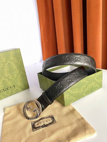 特 Gucci 古奇 Signature腰带 热压大花3.8宽度触感厚实，印花图案清晰分明。