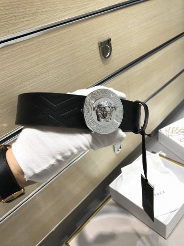 配送专柜包装 打孔针 批专柜同款、实拍专柜官网，尺寸:宽38Mm，原版立体长城纹美人头扣 ，极富设计美感 ，双面采用进口原版小牛皮压花，彰显个性，清晰美观，皮质